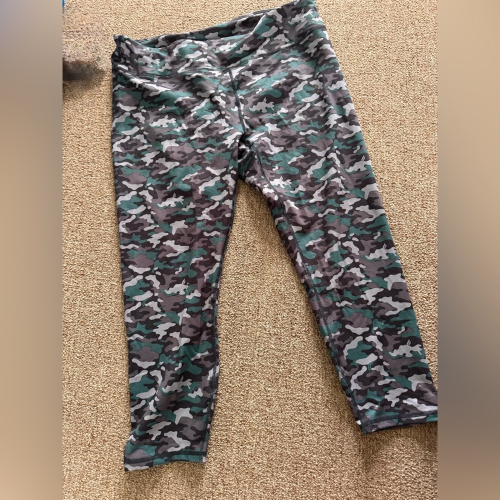 Fabletics PowerHold Camo Capri Leggings – Green/Grey, Size XL